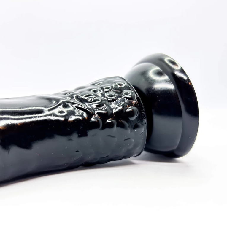 Lengthy Liberation Dong with Suction Cup (21cm/8.2 inches)