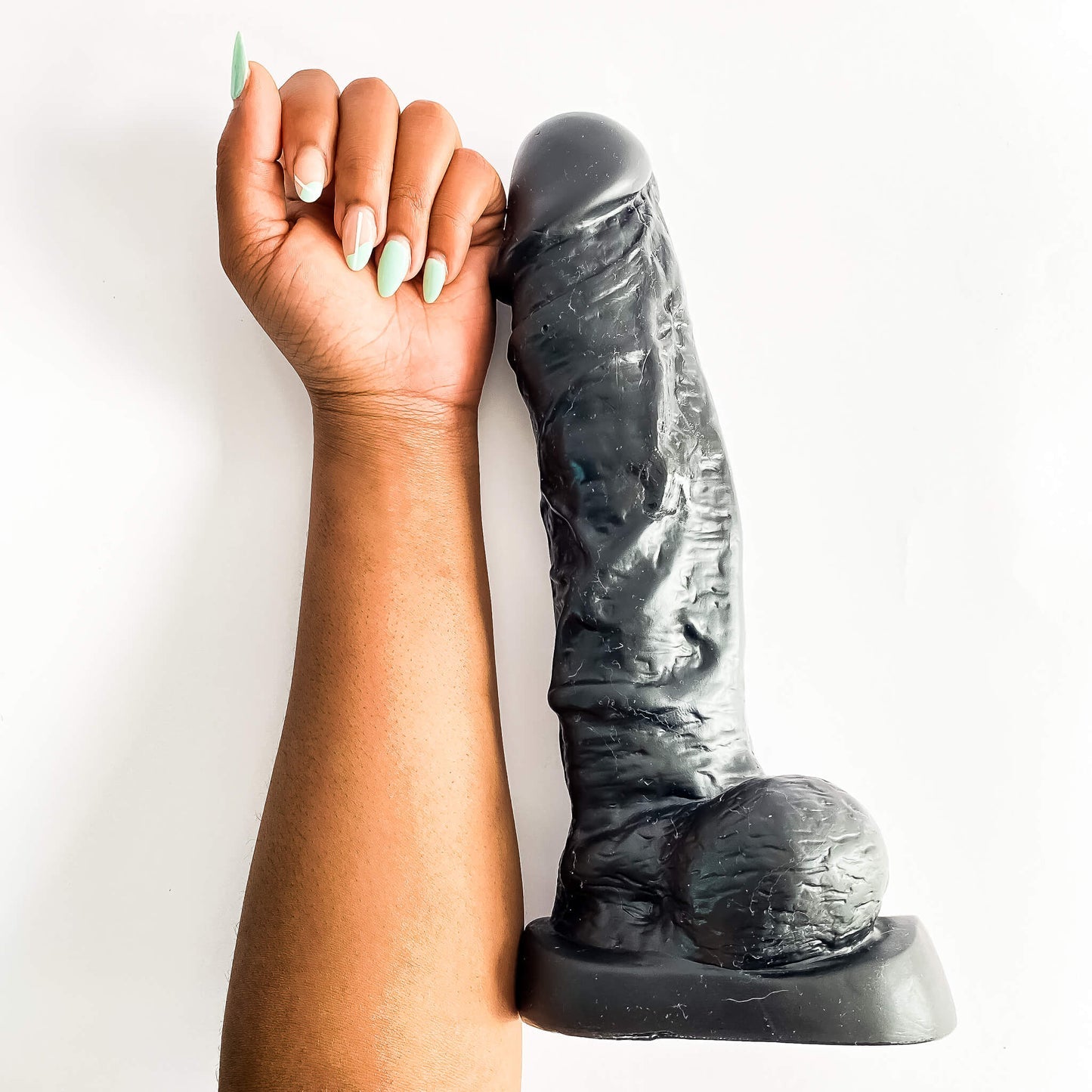 Deep Diver Huge Dildo (28cm/11
inches)